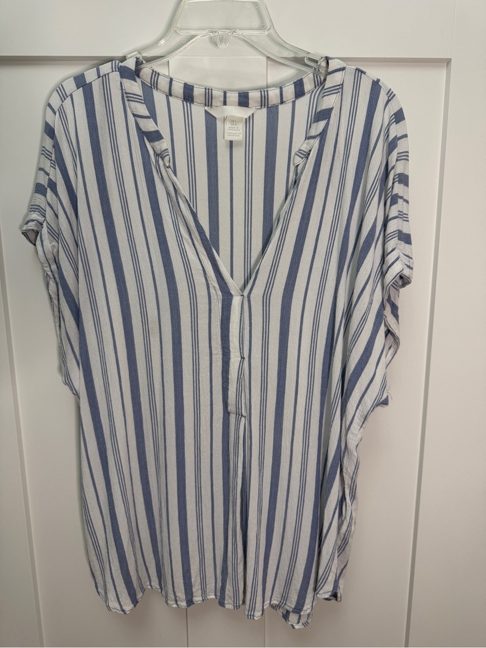 H&M Striped V-Neck Short Sleeve Top in Blue and White